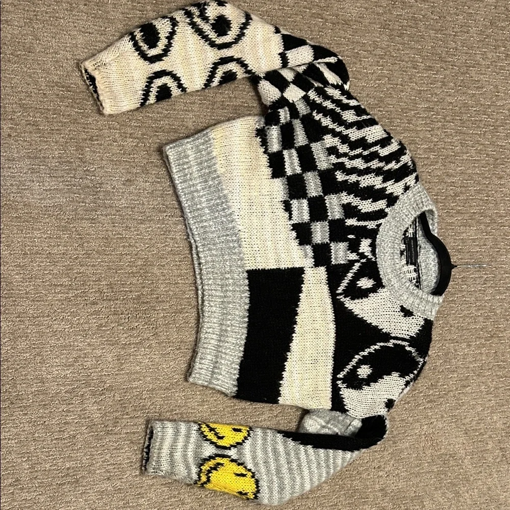 Urban Outfitters Black and Gray Graphic Sweater - Picture 2 of 5